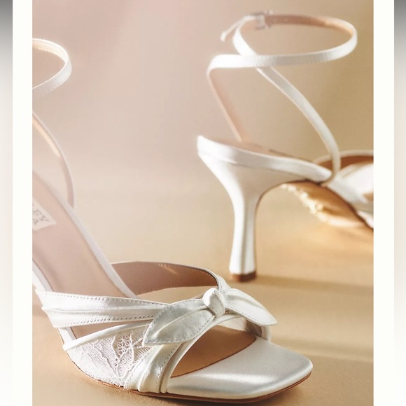 Badgley Mischka Women's Joselyn Heeled White Satin Sandal Size 8 - Picture 2 of 10